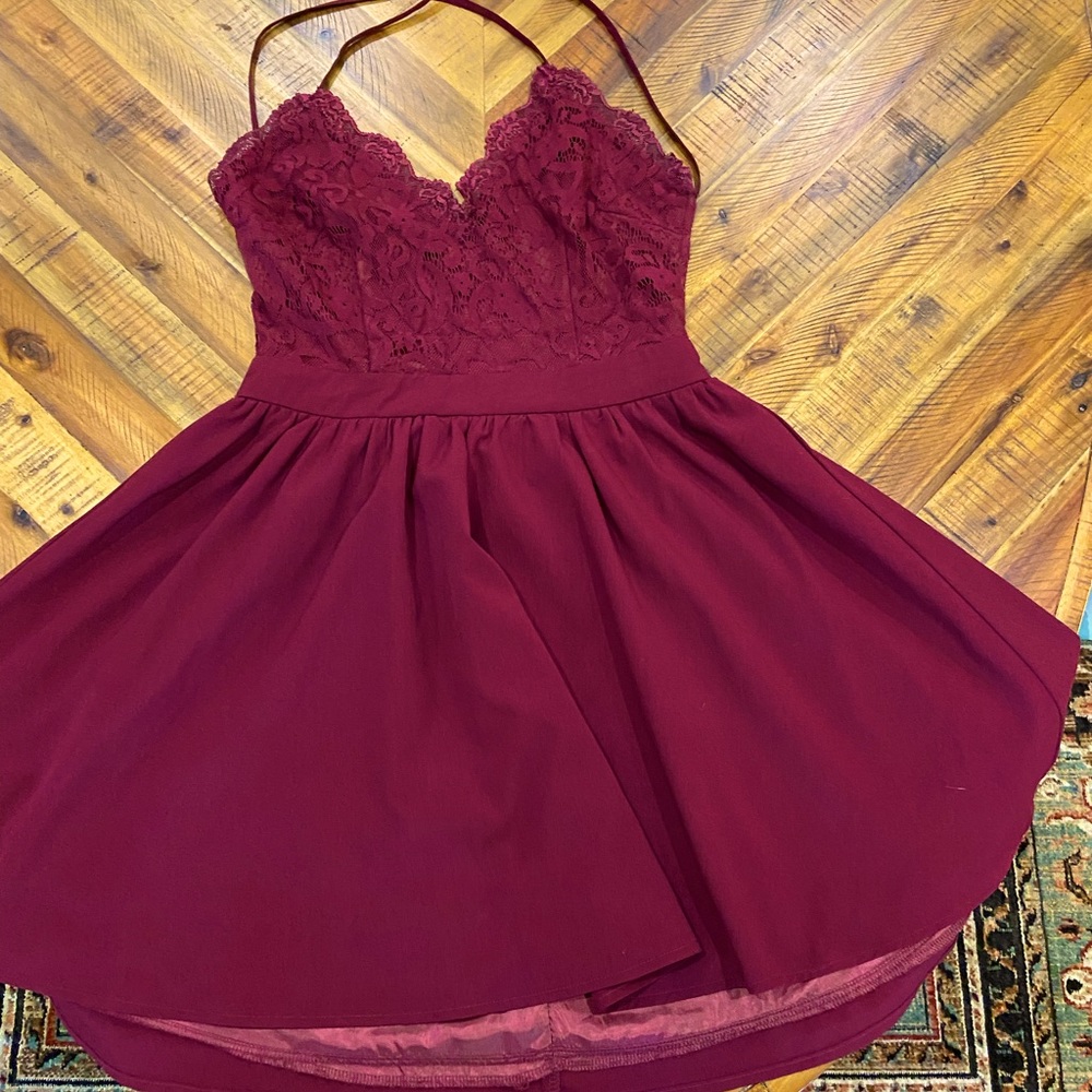 Tobi backless Lace dress